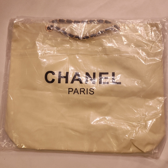 CHANEL 2019 Butter Yellow VIP Tote • Limited-Run Counter Exclusive Bag - Picture 3 of 12